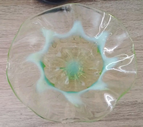 Victorian vaseline uranium Glass Ruffled bonbon Pedestal Dish - Picture 5 of 8