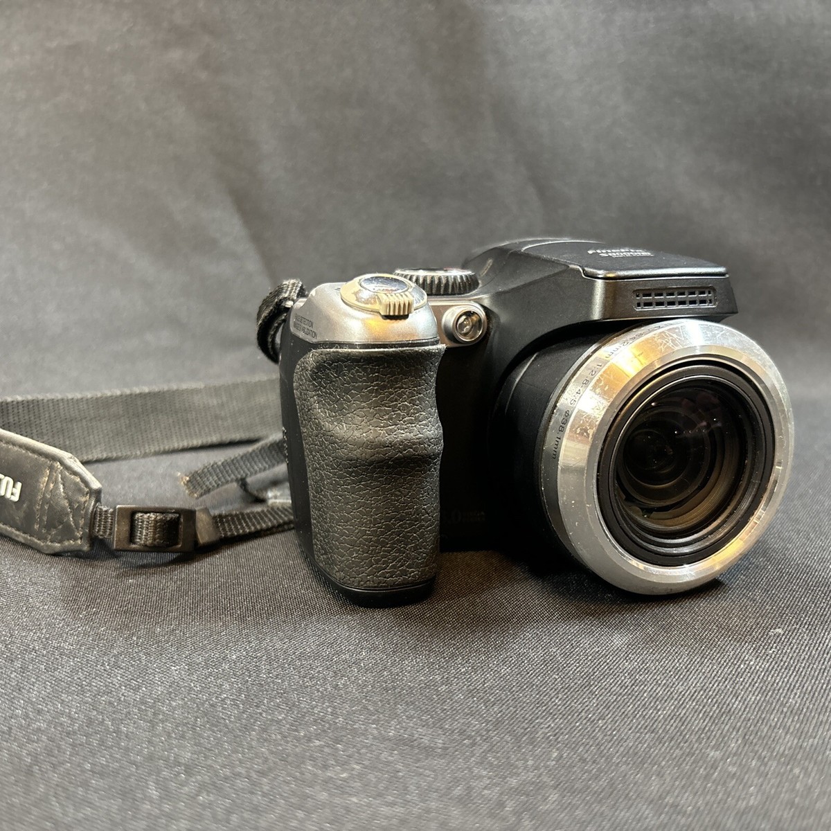 FujiFilm FinePix S8000FD 8MP Digital Camera 18x Zoom TESTED-AS IS