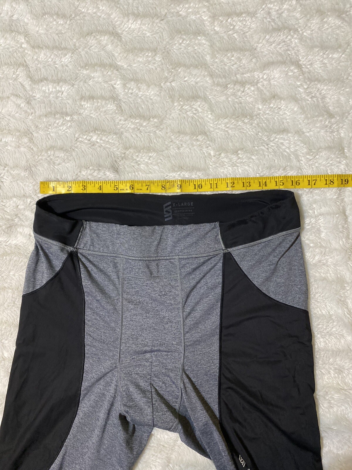 SECOND SKIN Gray Capri Length Compression Legging… - image 3