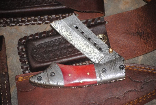 Damascus Steel Hand Forged Folding/Pocket Knife 4.5" - Image 2 of 4