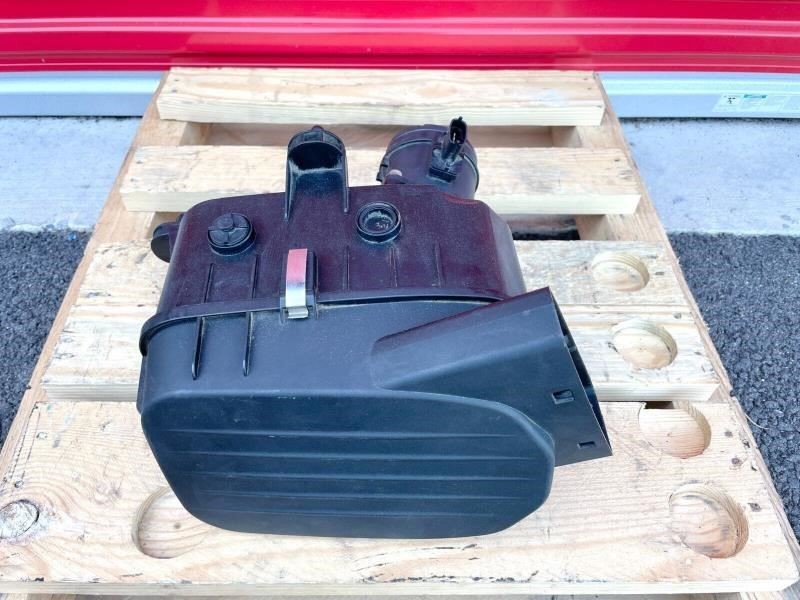 14-17 Maserati Ghibli SQ4 3.0L Left Air Intake Cleaner Box Filter w/ Sensor Q
