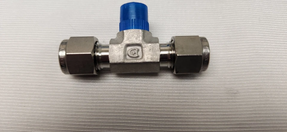 Hy-lok 316 SS 1/4" Compression Male Branch Tee 1/8" MNPT CBTM4-2N-S316 Qty 8 - Image 3 of 4