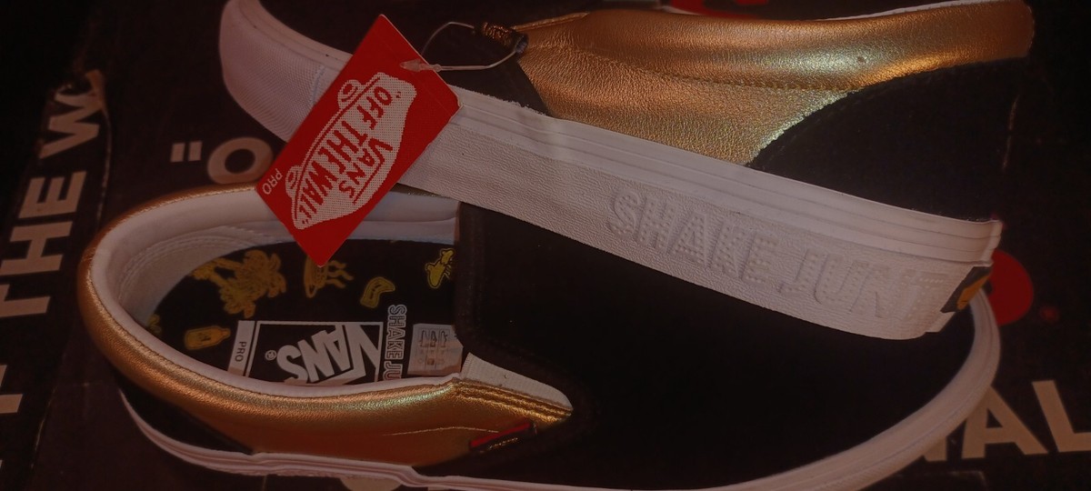 VANS Shake Junt Slip On Pro Shoes Black / Gold VN0A347V13L 
