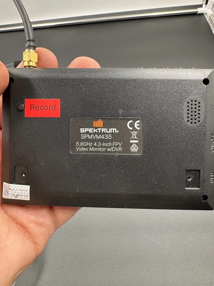 Spektrum SPMVM435 4.3 inch FPV Video Monitor with Headset - Image 4 of 4