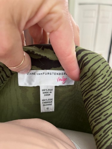 DVF Vintage Furstenberg Jeanne vestido de punto de seda envolvente verde oliva cebra animal 12 - Imagen 4 de 5