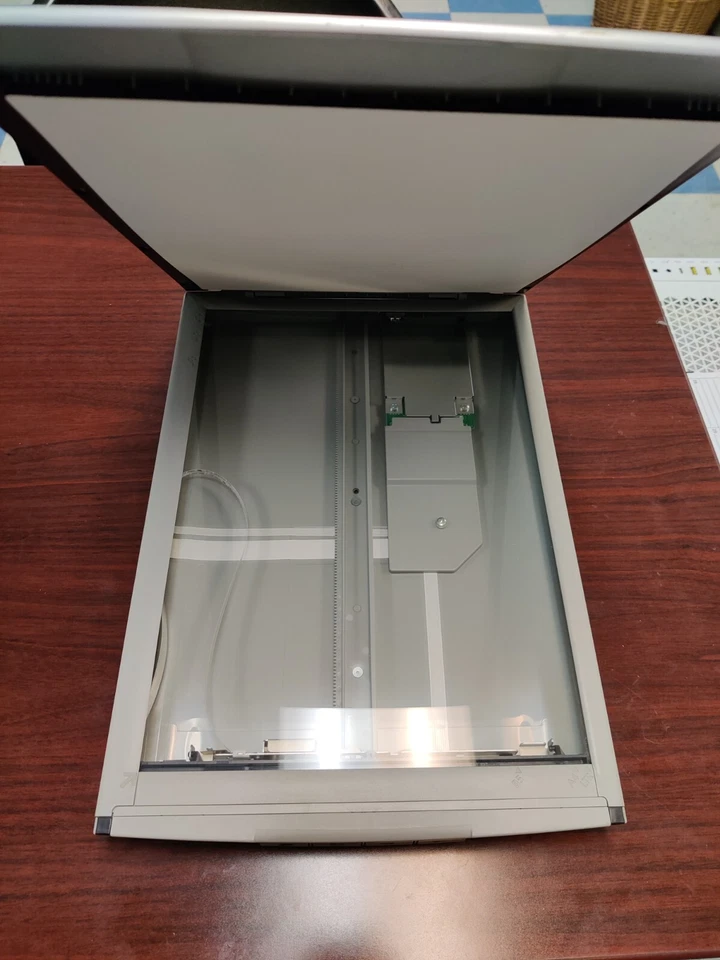 Canon CanoScan Lide 90 K10300 Color Image  Scanner With USB Cable - Image 3 of 4