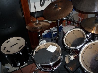 Millenium Schlagzeug Set - Gebraucht, 6 drums. 4 Becken usw. fast neuwertig