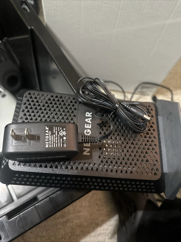 NETGEAR CM600 High Speed 960Mbps DOCSIS 3.0 Cable Modem with AC Power Adapter - Image 4 of 4