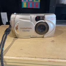 Olympus D-450 Zoom 1.3MP Digital Camera with 3x Optical Zoom