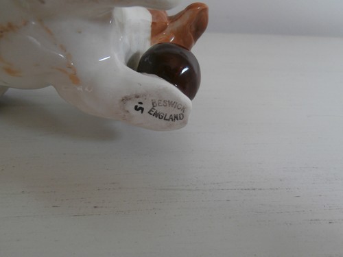 VINTAGE BESWICK BROWN AND WHITE TERRIER DOG WITH A BALL PORCELAIN FIGURINE RARE - Picture 11 of 11