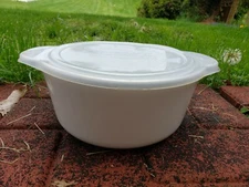 Corning Ware 2 1/2 Quart Casserole Dish M-225-B with a Plastic Lid