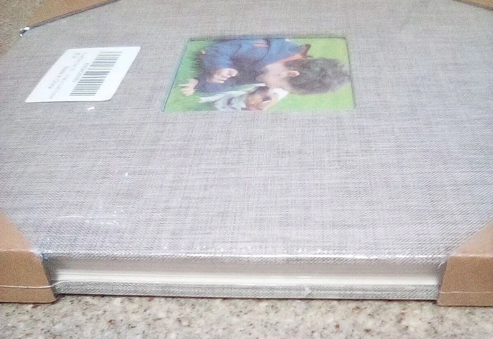 Álbum de fotos con cubierta tipo tela plateada/negra 10,8 x 6 pulgadas Foto 2 de 2