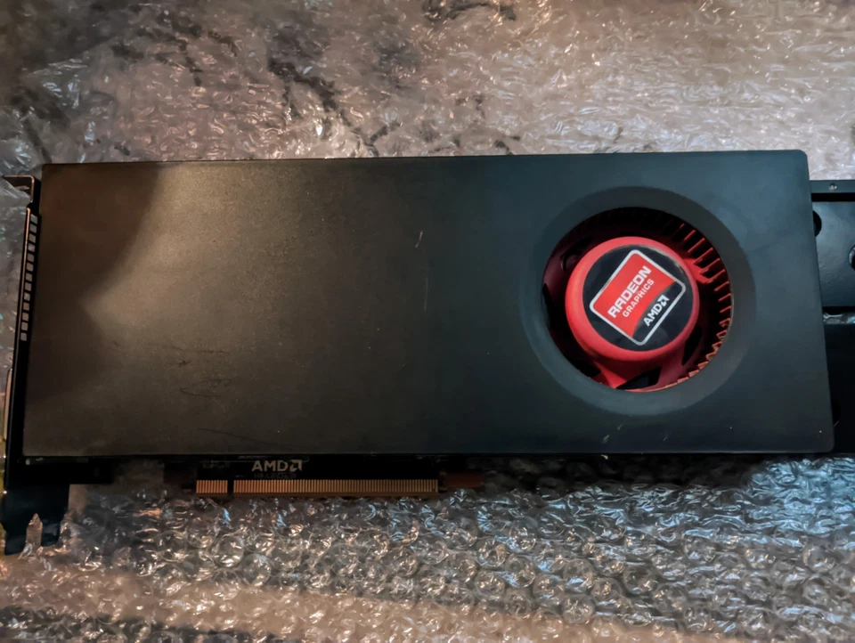 Radeon Hd 6870 1GB GDDR5   - Image 2 of 4