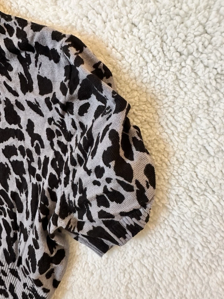 Junior’s Heart Soul Gray Leopard Sweater, Sexy peek-a-boo keyhole back, large - Image 4 of 4