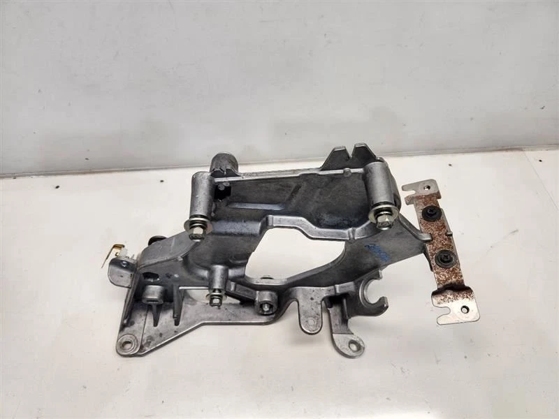 2008 Honda Civic (1.8L / CVT) Emergency Brake / Shifter Bracket - Image 2 of 4