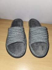 Isotoner Women's Grey House Slippers Size 9.5-10M Machine Washable NEW