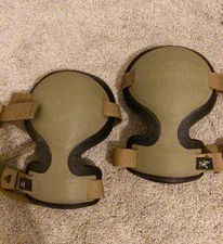 Arc’teryx LEAF Combat Knee Pads - Crocodile - Canada Made- LBT SWAT SEALs Ranger