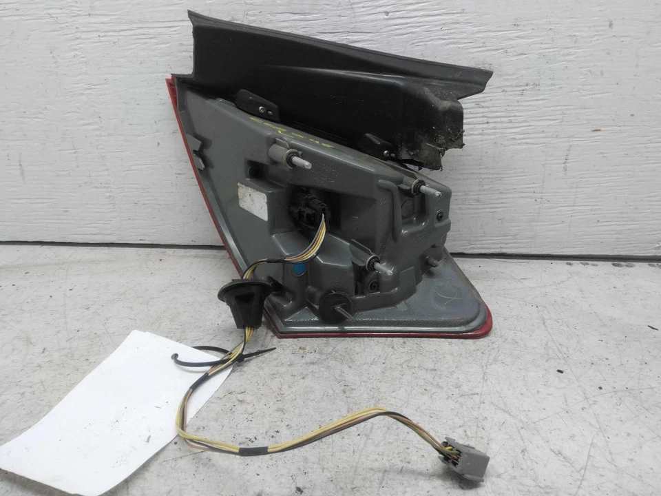Used Left Tail Light Assembly fits: 2013 Ford Taurus w/o police package quarter Foto 2 de 4