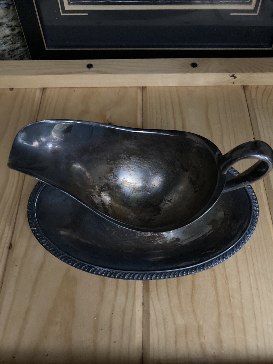 Vintage Silver Plate Gravy/Sauce Boat - Avon WM Rogers 3613