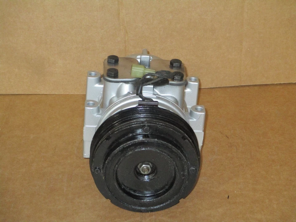 COMPRESOR DE AIRE ACONDICIONADO COMPATIBLE CON MAZDA 323 1986-1989, FORD ESCORT - OEM # FOCZ19972A Foto 2 de 4