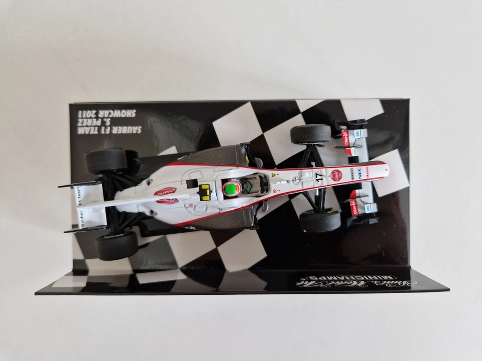 Minichamps 1/43 Sauber Ferrari C29 S. Perez - Showcar 2011 - 410110087 - Immagine 3 di 4
