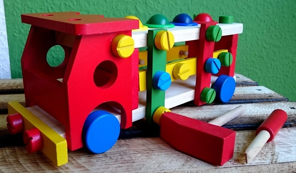 Konstruktionsauto - Holzspielzeug Fahrzeug Schrauben Hämmern Werkzeug Holz Kids - Bild 1 von 1