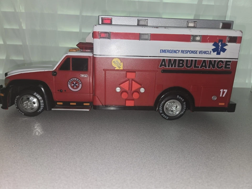 2009 ROAD RIPPERS RED EMS PARAMEDIC AMBULANCE #17 TRUCK Lights and Drives Kids - Image 3 of 4