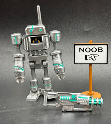 Roblox NOOB ATTACK - MECH MOBILITY Jazwares 2021 Complete 4.5'' Loose NICE!