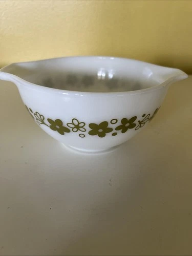 Vintage Pyrex Spring Blossom/Crazy Daisy 441. 1-1.5. Mixing Bowl. No Scratches.