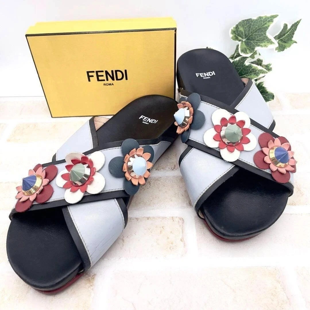 Sandali con logo FENDI originali borchie fiore taglia EU36 US6 pelle nero grigio donna
