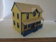 HO 1/87 Scale Pro Wood Built 2 Story House W/ Figures For Train layout