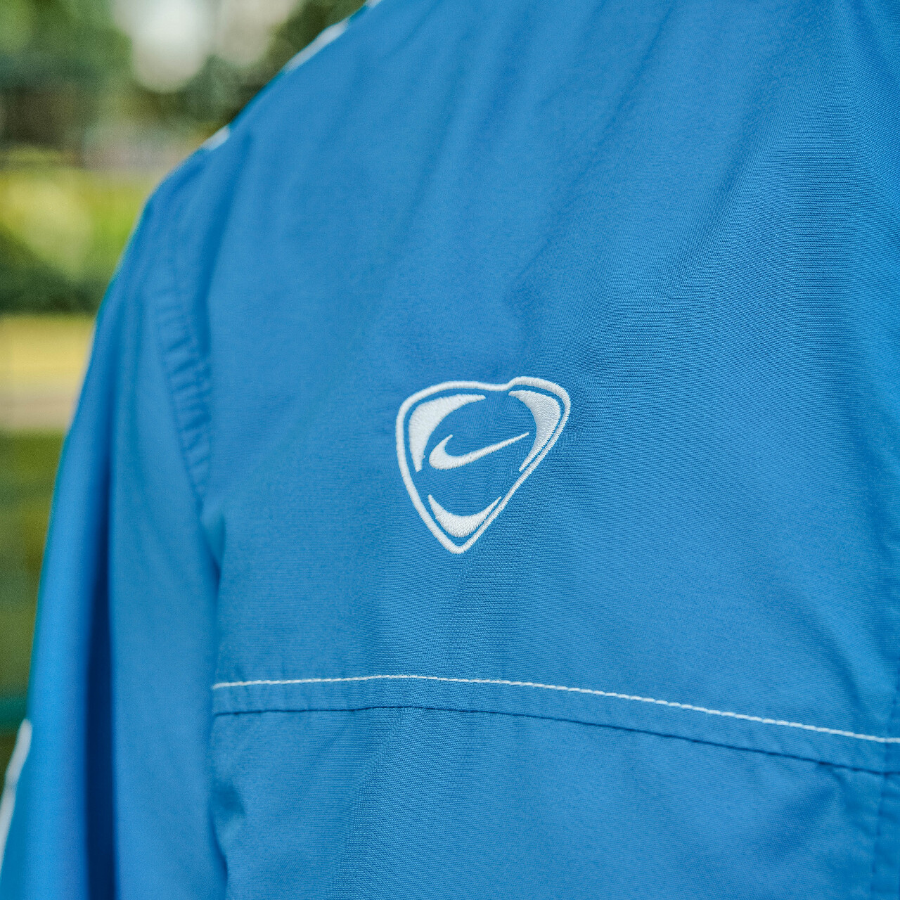 Unisex vintage Nike blue football full zip track jacket with white detailing str image 4
