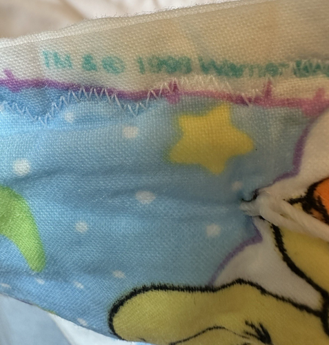 Vntg 1998 Looney Tunes Baby Bugs & Tweety Crib Blanket Cotton Fiber Filled Tuft - Picture 7 of 7