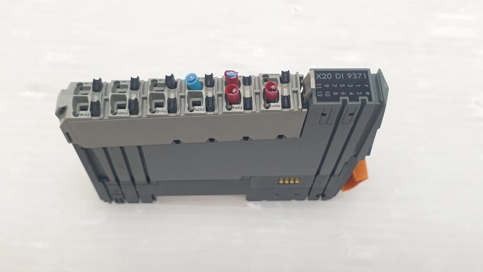 Terminal block side of the X20 DI 9371 with channel map and cut wire ends