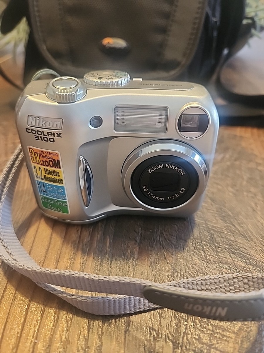 Nikon COOLPIX 3100 カメラ Nikon COOLPIX 3100 3.2MP Digital Camera