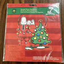 NEW 2011 Colorbok Peanuts Snoopy Holiday Foam Dog House Christmas