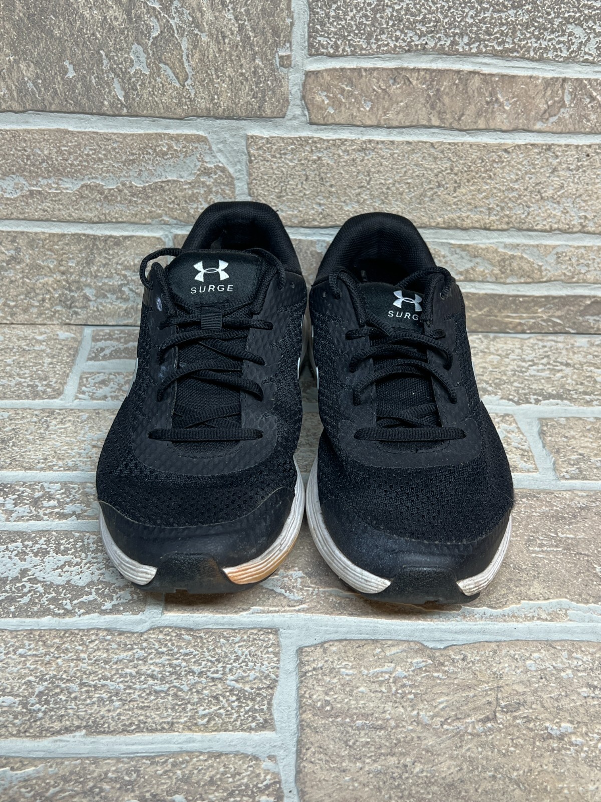 Under Armour UA Surge 2 Running Training Womens Sport Sneaker 3022605-001 Sz 8.5 thumbnail 2