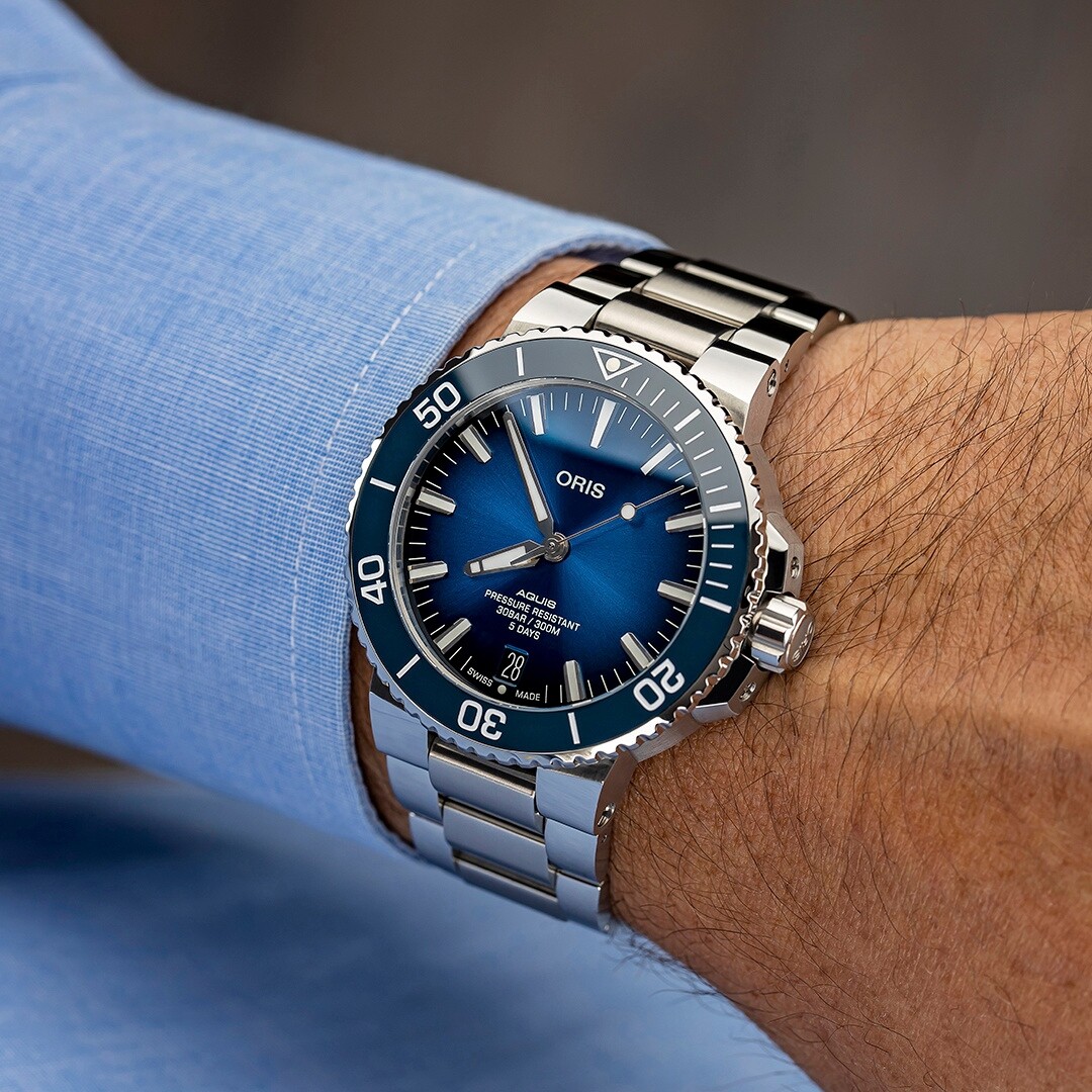 ORIS Aquis Date Calibre 400