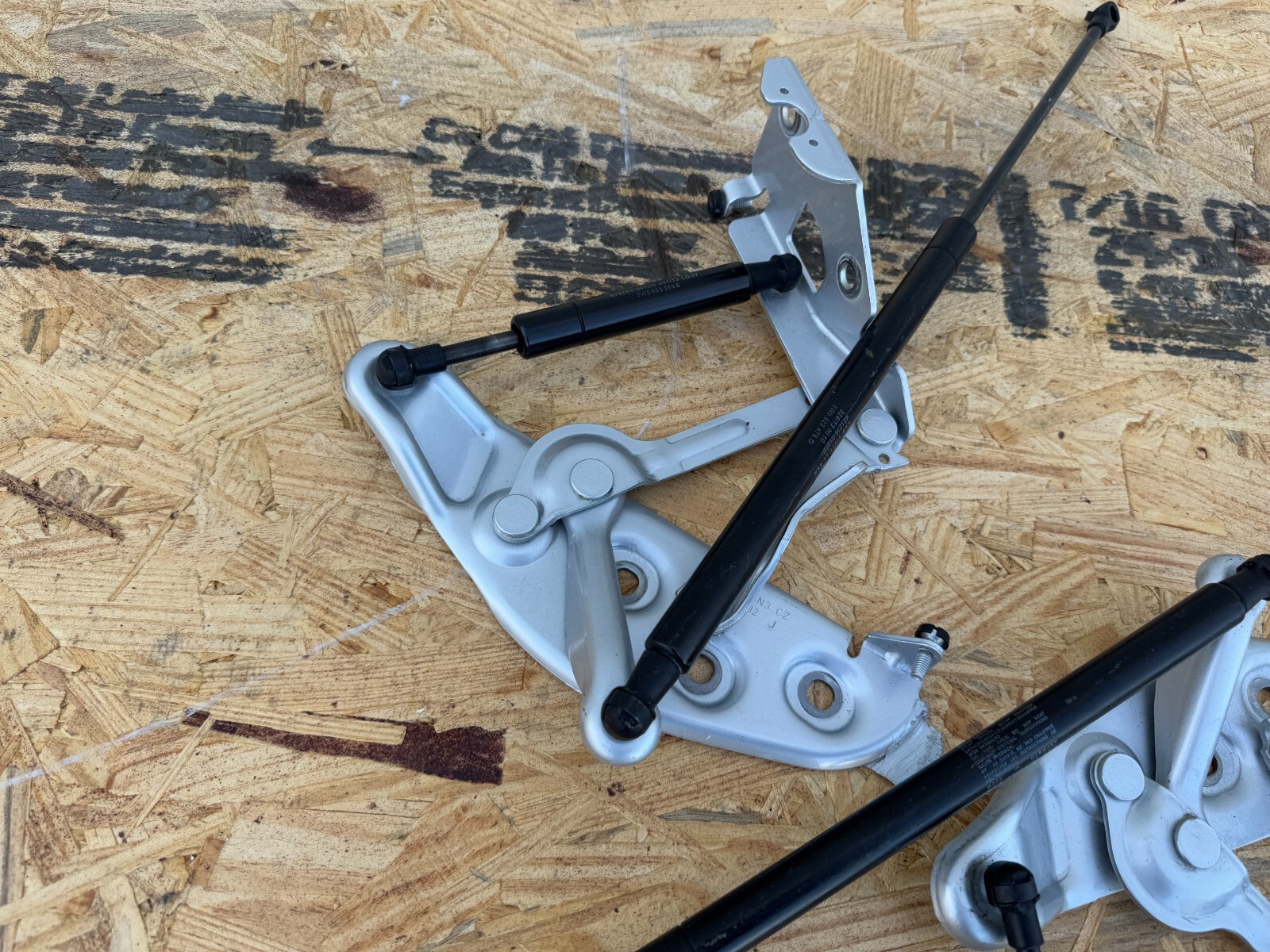 Bentley Flying Spur 2013-2018 RIGHT Hood hinge