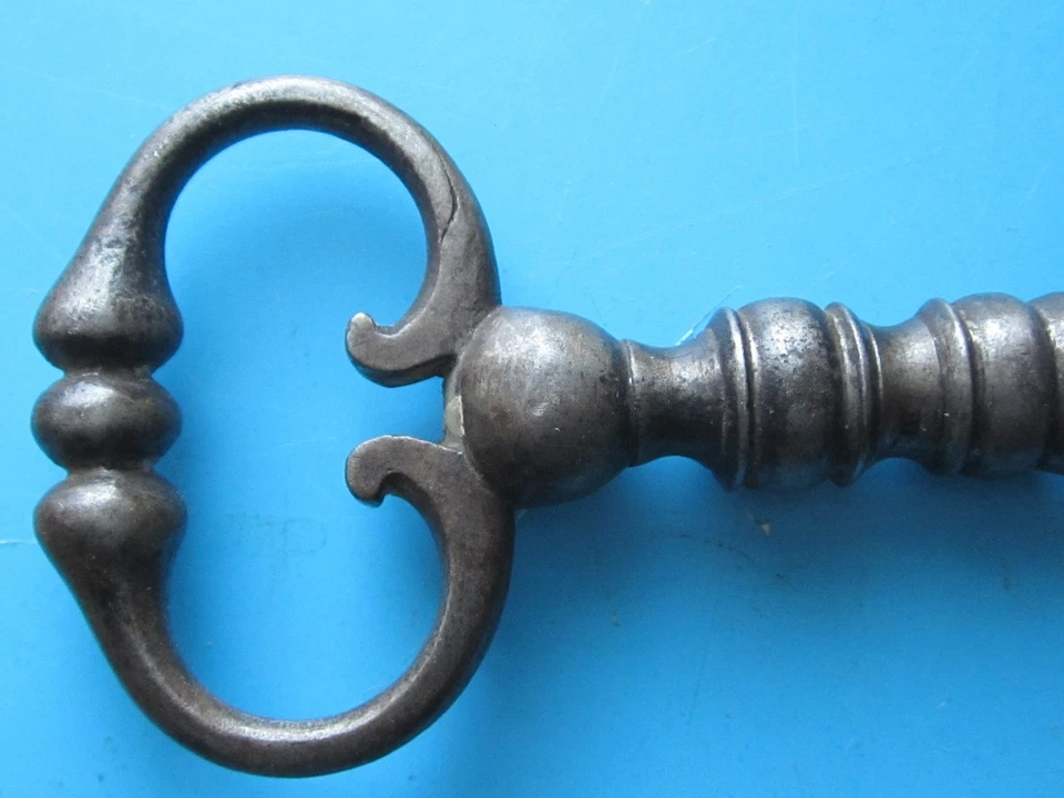 Ancienne   Sa Clé fer forgé embout forme Triangle - Photo 4/4