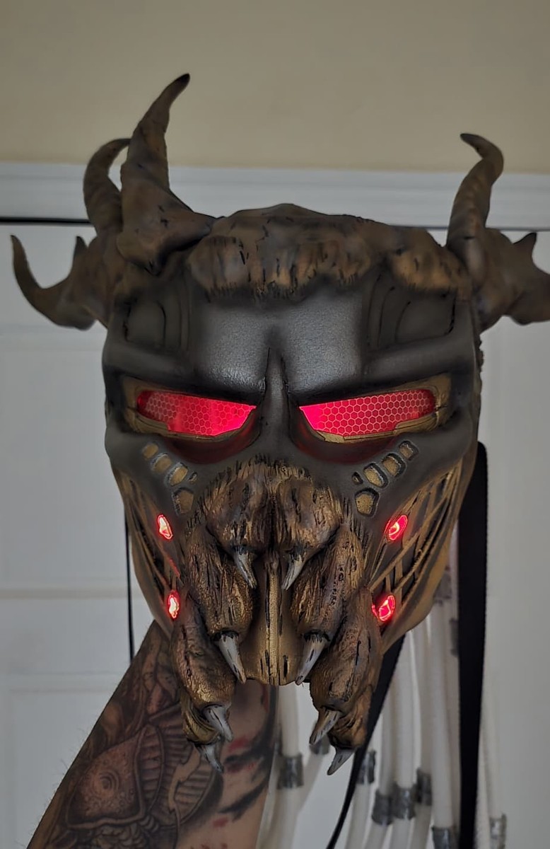 OKO様　Hedi Replica Destroyed Coated 27 BADLANDS Elder Predator Helmet - High Quality - White Dreadlocks