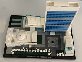 Lego Architecture: United Nations Headquarters 21018 No Box Or Manual