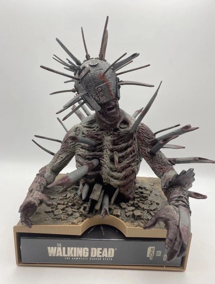 Walking Dead Limited Edition Season 7 Blu-Ray Spike Walker figure rare  - Image 3 of 4