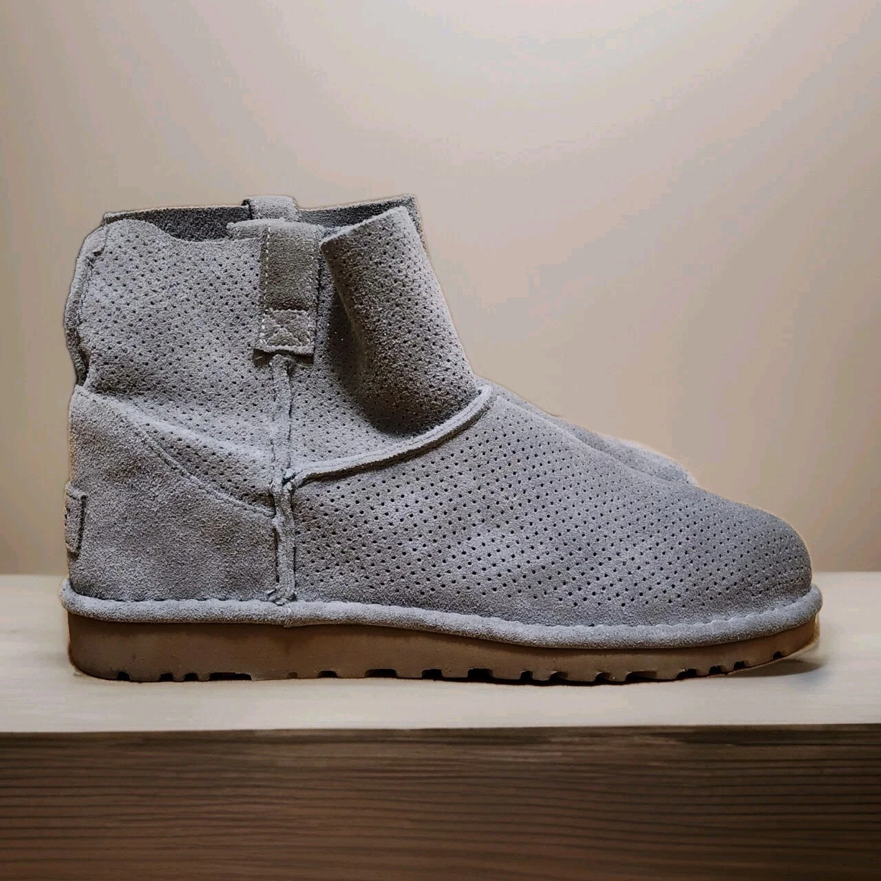 Stivaletto UGG classico sfoderato mini perfetto donna taglia 8 scamosciato grigio slip on 1016852