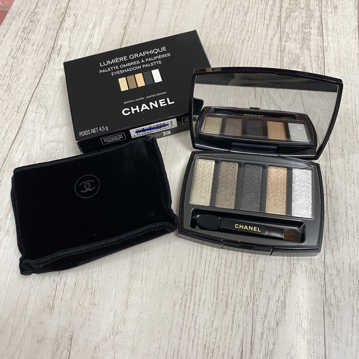 CHANEL LUMIÈRE GRAPHIQUE アイシャドウパレット CHANEL Lumière Graphique Exclusive Creation Eyeshadow Palette 20