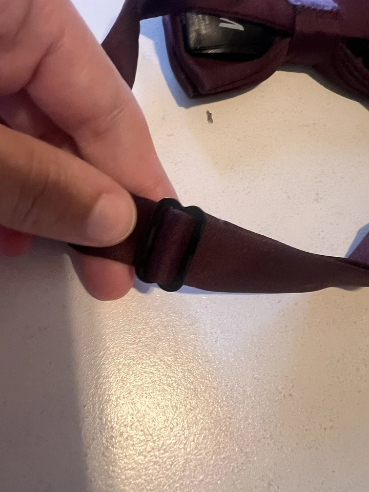 Pañuelo H&M Hombre Pajarita Preatada Ajustable y Bolsillo Satinado Borgoña Foto 4 de 4