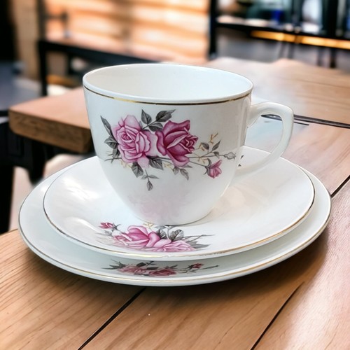 Vintage Royal Rose set of cups, saucers, and platters: 18 Pieces - Picture 8 of 10