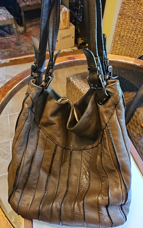 Bolso cubo vintage Donald Pliner grande marrón chocolate DEFECTOS Foto 2 de 4