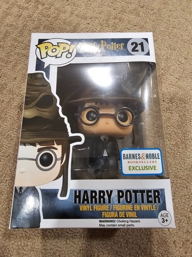 FUNKO POP! HP HARRY POTTER WITH SORTING HAT EXCLUSIVE #21 WITH PROTECTOR