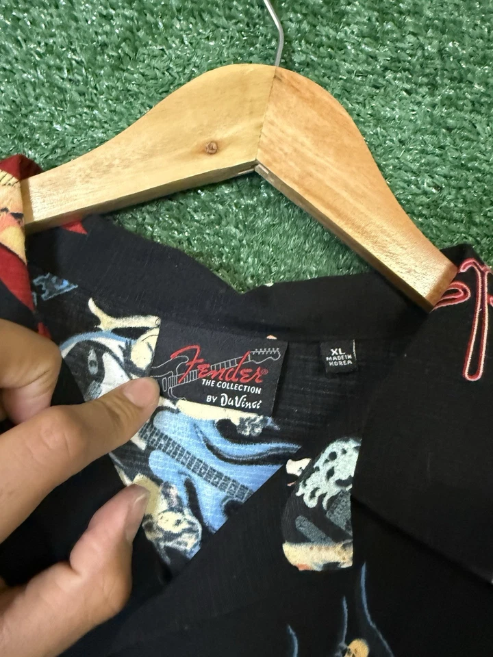 Fender DaVinci Shirt Mens XLarge Black Button Up Hawaiian AOP Pinup Guitars - Image 4 of 4